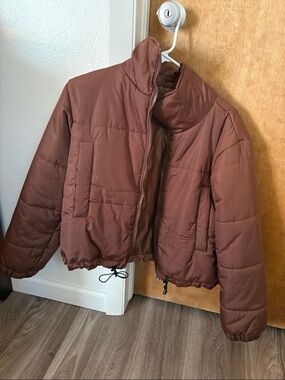 Cropped Quilted Puffer Jacket in Brown
